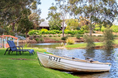 Stonewell Cottages And Vineyards - Hobart Tourism 10