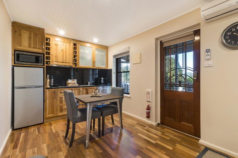 Stonewell Cottages And Vineyards - Hobart Tourism 11
