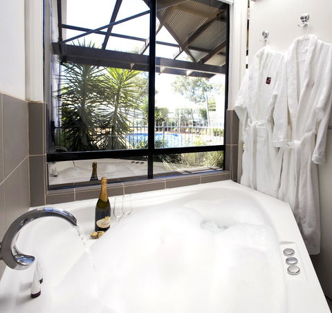 Majestic Oasis Apartments - Tourism TAS 9