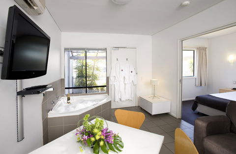 Majestic Oasis Apartments - Tourism TAS 14