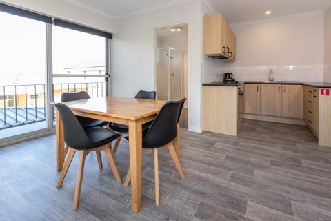 Bay 10 - Suites And Apartments - Tourism TAS 10