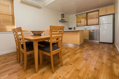 Bay 10 - Suites And Apartments - Tourism TAS 32