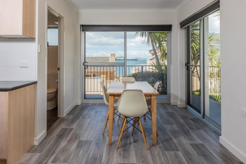 Bay 10 - Suites And Apartments - Tourism TAS 12