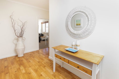 Bay 10 - Suites And Apartments - Tourism TAS 14