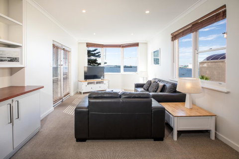 Bay 10 - Suites And Apartments - Tourism TAS 33