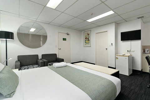 Cosmo On Bank - Hobart Tourism 9