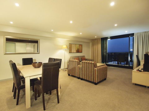 Oaks Adelaide Horizons Suites - Hobart Tourism 12
