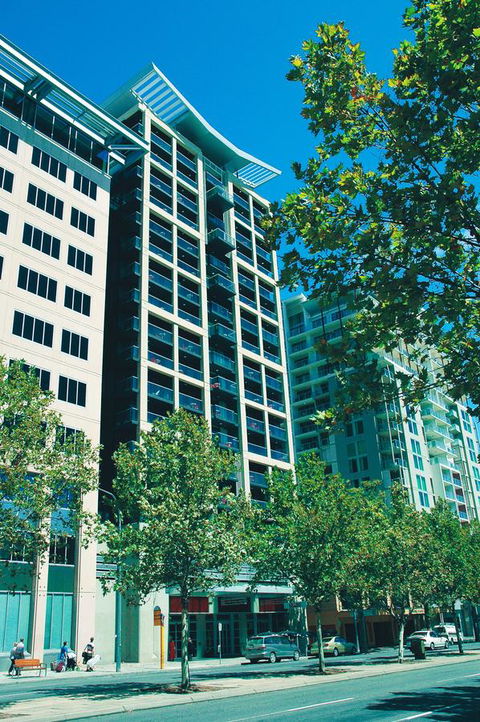 Oaks Adelaide Horizons Suites - Hobart Tourism 0