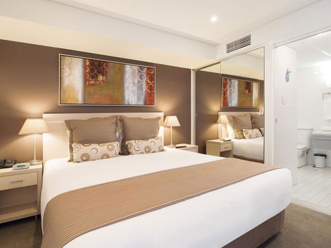 Oaks Adelaide Horizons Suites - Hobart Tourism 8