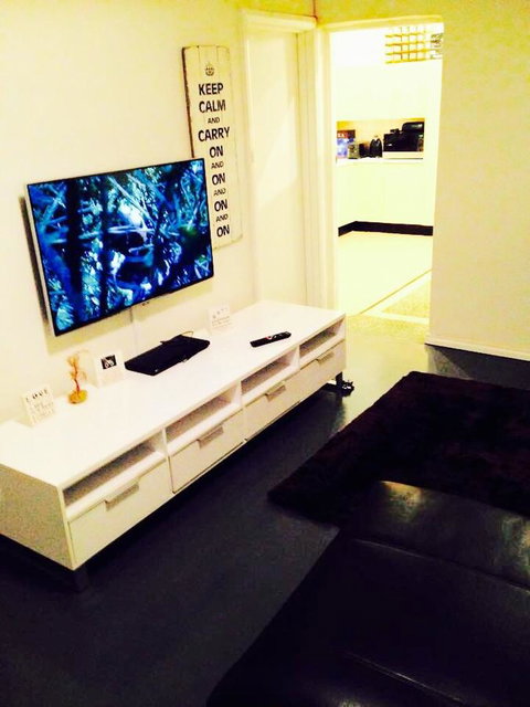 A Rose By The Park - Tourism TAS 17