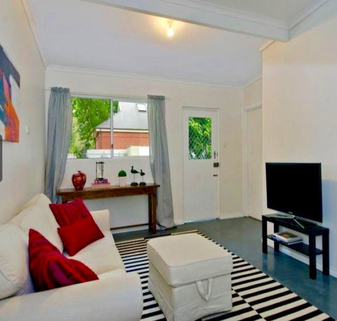 A Rose By The Park - Tourism TAS 1