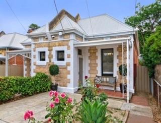 A Rose By The Park - Tourism TAS 0