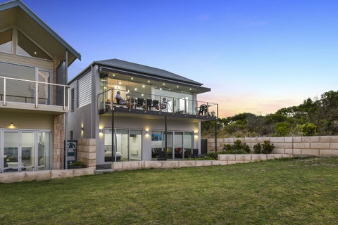 Aloha Waterfront Properties - Tourism TAS 2