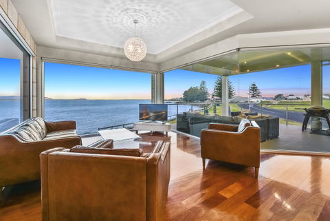 Aloha Waterfront Properties - Tourism TAS 4