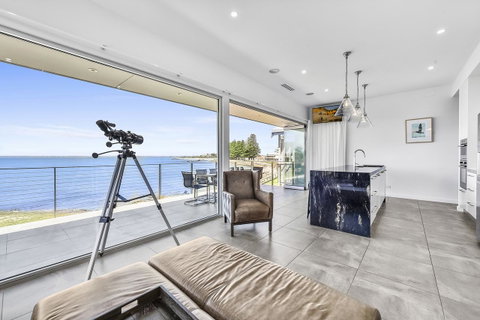Aloha Waterfront Properties - Tourism TAS 8