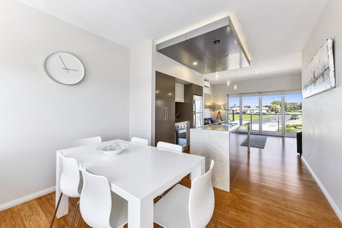 Aloha Waterfront Properties - Tourism TAS 27