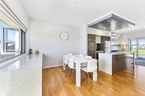 Aloha Waterfront Properties - Tourism TAS 28