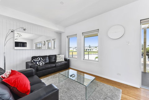 Aloha Waterfront Properties - Tourism TAS 17