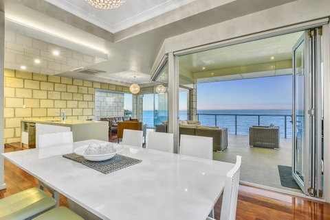 Aloha Waterfront Properties - Tourism TAS 9