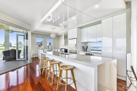 Aloha Waterfront Properties - Tourism TAS 7