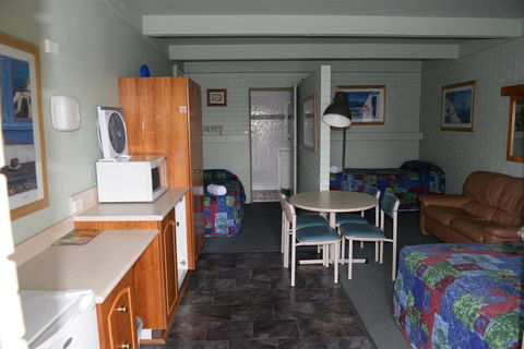 Ardeanal Motel - Hobart Tourism 41