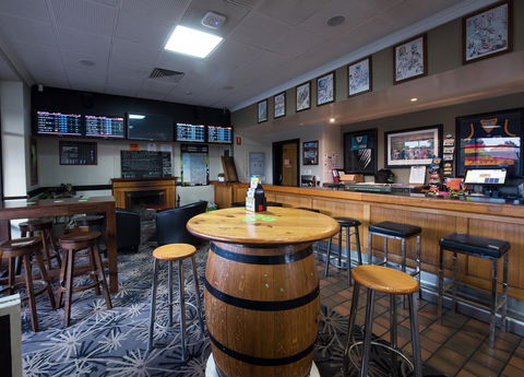 Nightcap At Rose & Crown Hotel - Tourism TAS 7