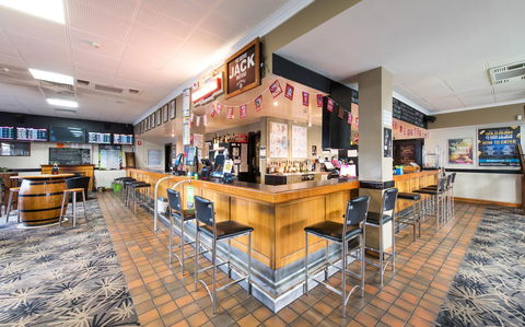 Nightcap At Rose & Crown Hotel - Tourism TAS 30