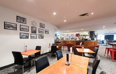 Nightcap At Rose & Crown Hotel - Tourism TAS 29