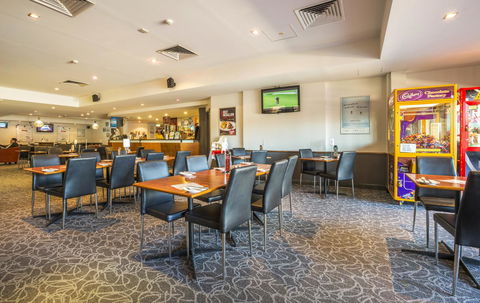 Nightcap At Rose & Crown Hotel - Tourism TAS 22