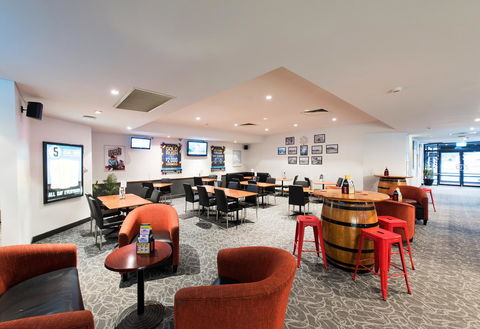 Nightcap At Rose & Crown Hotel - Tourism TAS 34