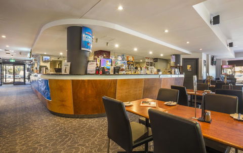 Nightcap At Rose & Crown Hotel - Tourism TAS 21