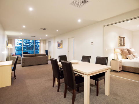 Oaks Glenelg Liberty Suites - Hobart Tourism 24