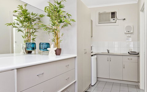 Glenelg Oasis Studios - Hobart Tourism 7