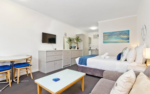 Glenelg Oasis Studios - Hobart Tourism 1