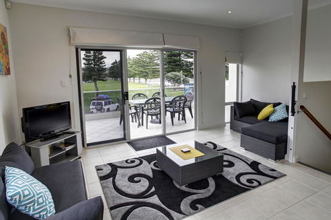 Tasman Beachside Apartment - Tourism TAS 4