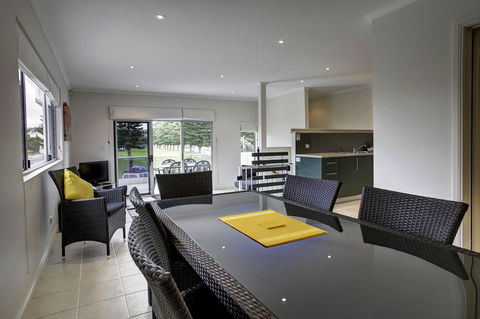 Tasman Beachside Apartment - Tourism TAS 5