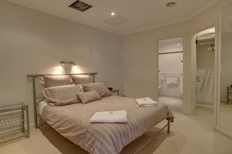 Tasman Beachside Apartment - Tourism TAS 6