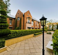 Majestic Old Lion Apartments - Hobart Tourism