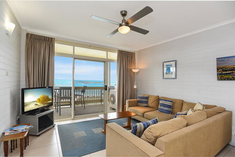 The Dolphins Beachfront Apartments - Tourism TAS 13