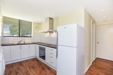 The Dolphins Beachfront Apartments - Tourism TAS 16