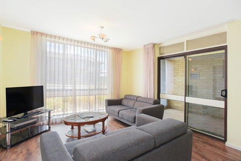 The Dolphins Beachfront Apartments - Tourism TAS 5