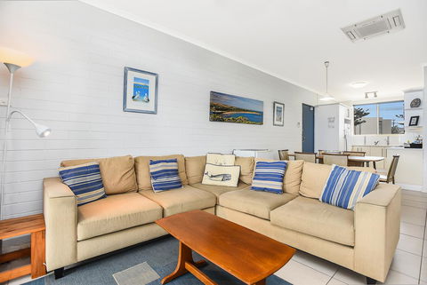The Dolphins Beachfront Apartments - Tourism TAS 11