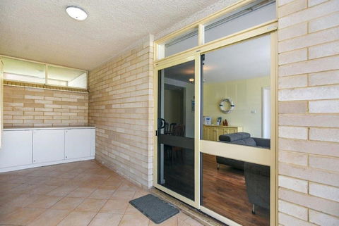 The Dolphins Beachfront Apartments - Tourism TAS 3