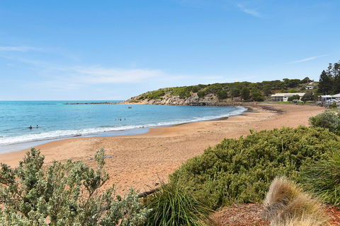 The Dolphins Beachfront Apartments - Tourism TAS 1