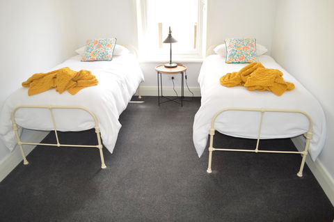 Two Cow Cottage Bed & Breakfast - Tourism TAS 20
