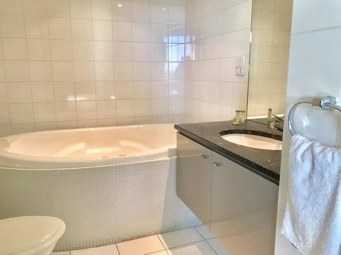 Adelaide DressCircle Apartments - North Terrace - Tourism TAS 6