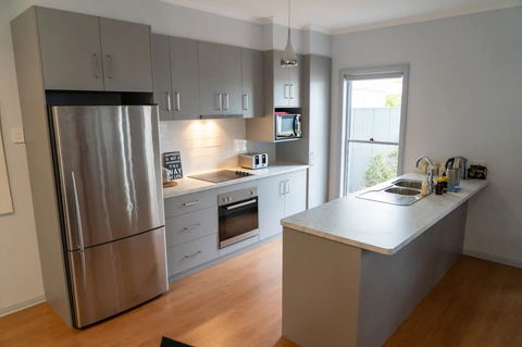 Gawler Townhouse 3 Bedroom - Hobart Tourism 3