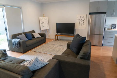 Gawler Townhouse 3 Bedroom - Hobart Tourism 16