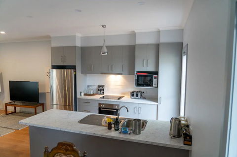 Gawler Townhouse 3 Bedroom - Hobart Tourism 4