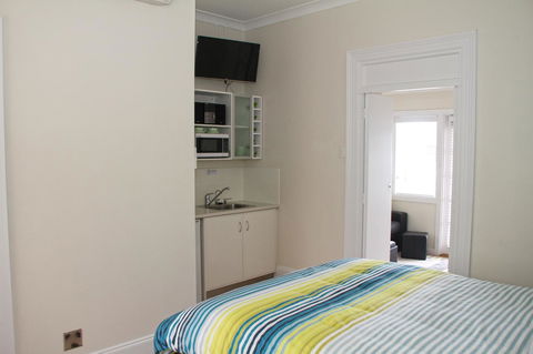 Smugglers Inn Studio Apartments - Tourism TAS 15
